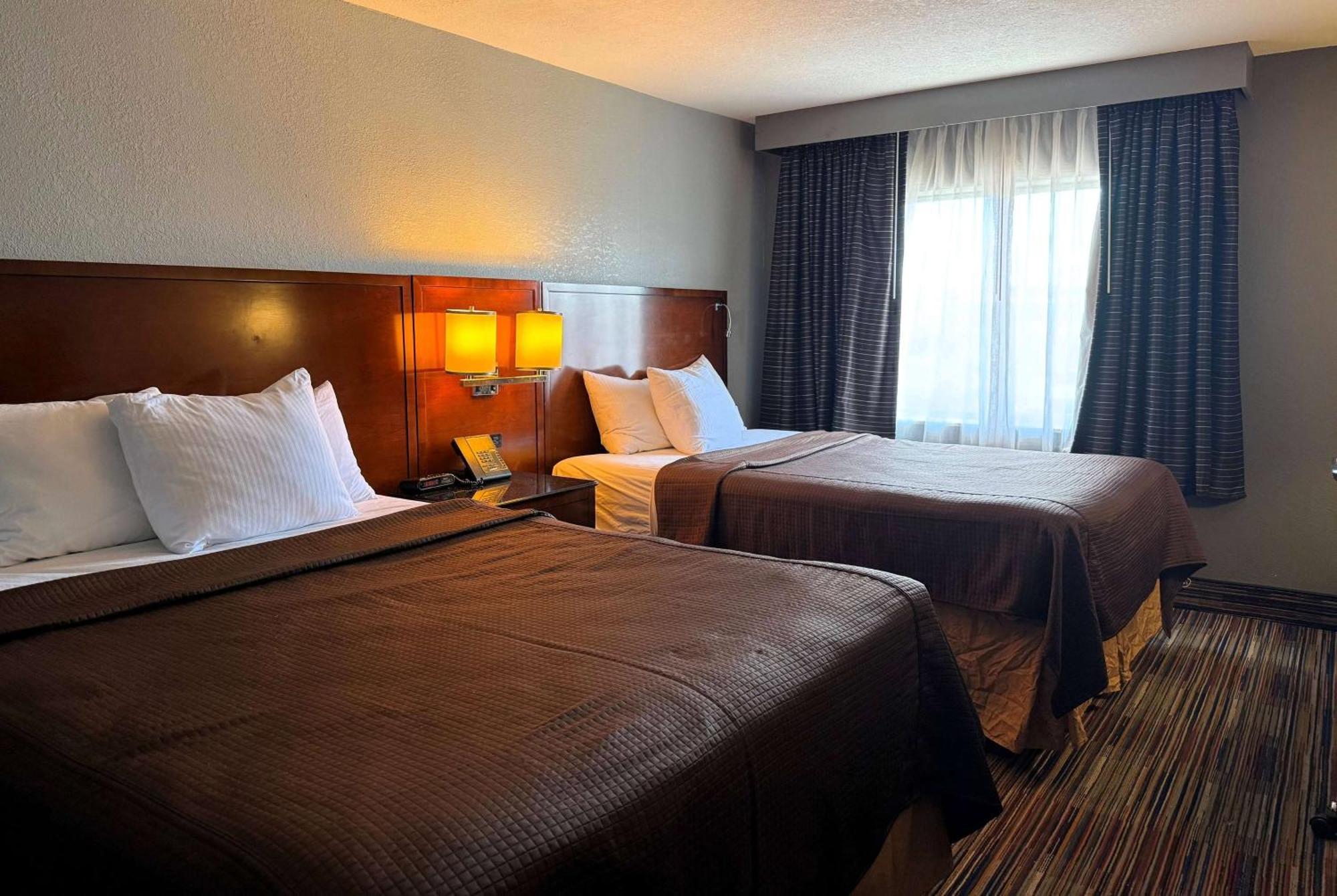 Travelodge By Wyndham Блумингтон Экстерьер фото